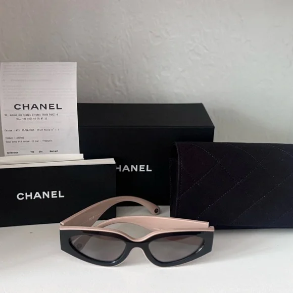 CHANEL CAT EYE SUNGLASSESNylon Black & BeigeC534/M3, A71614 X02281 S3443